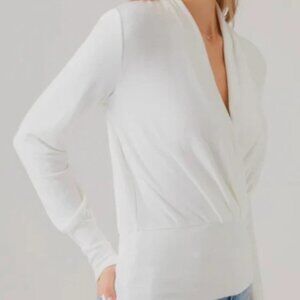 OGL Surplice Tuckable Long Sleeve Top - White, size small